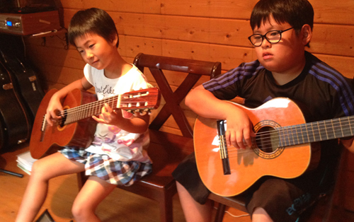 子供ギターコース　近藤ナオギター教室